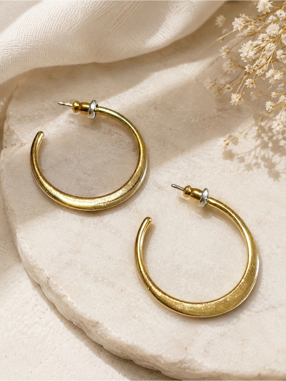 Vintage Gold Tone Graduated Hoop Earrings Classic Open Hoop Statement Jewelry